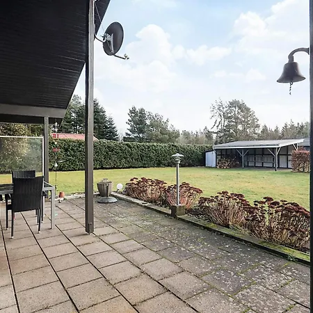 7 Person In Hals-by Traum * هالس