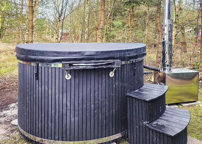 7 Person In Hals-by Traum Hals